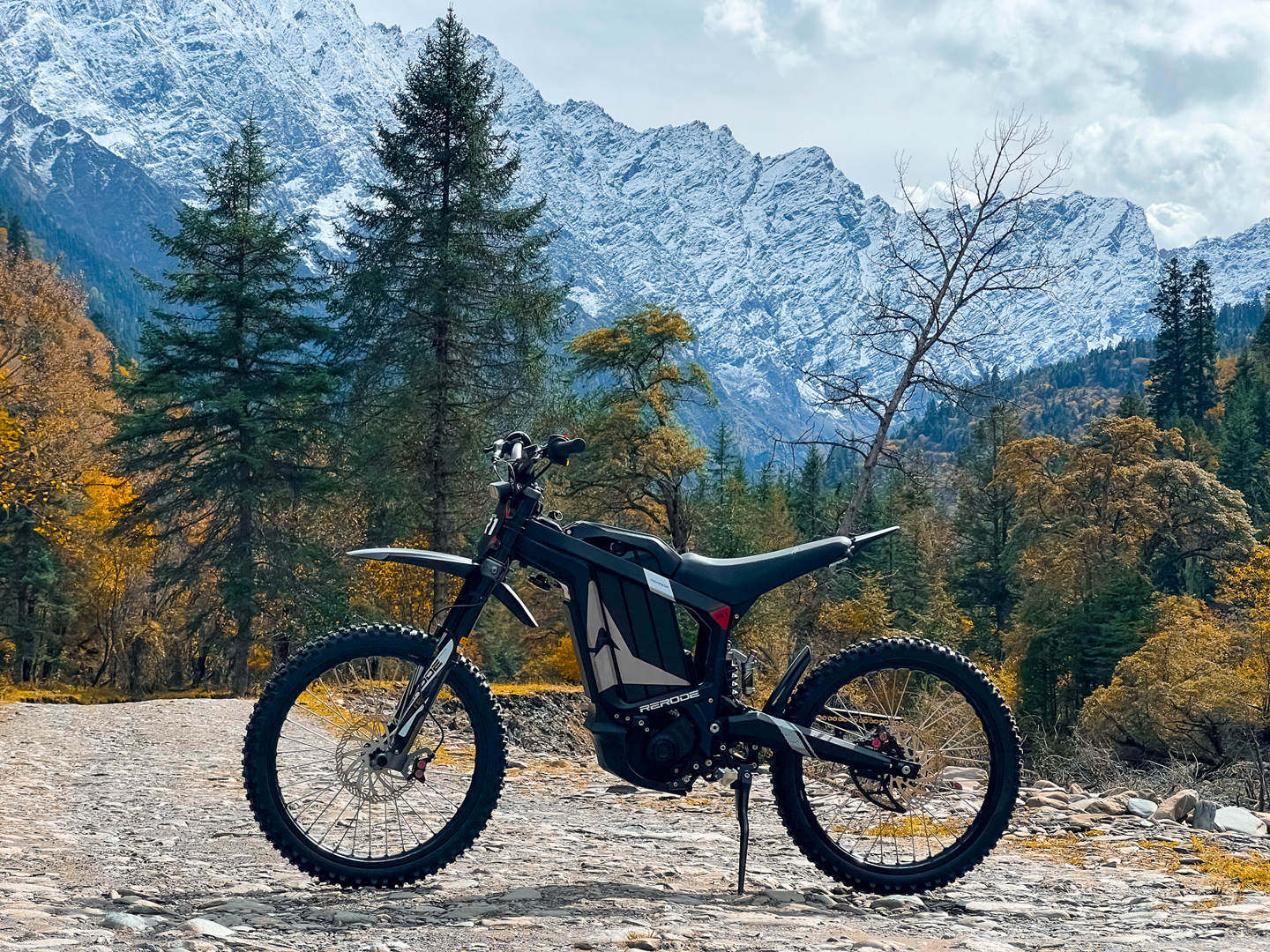 Мотоцикл R1 19" 72 B 2500 Вт 35 А*г літієва чорний - Зображення 3