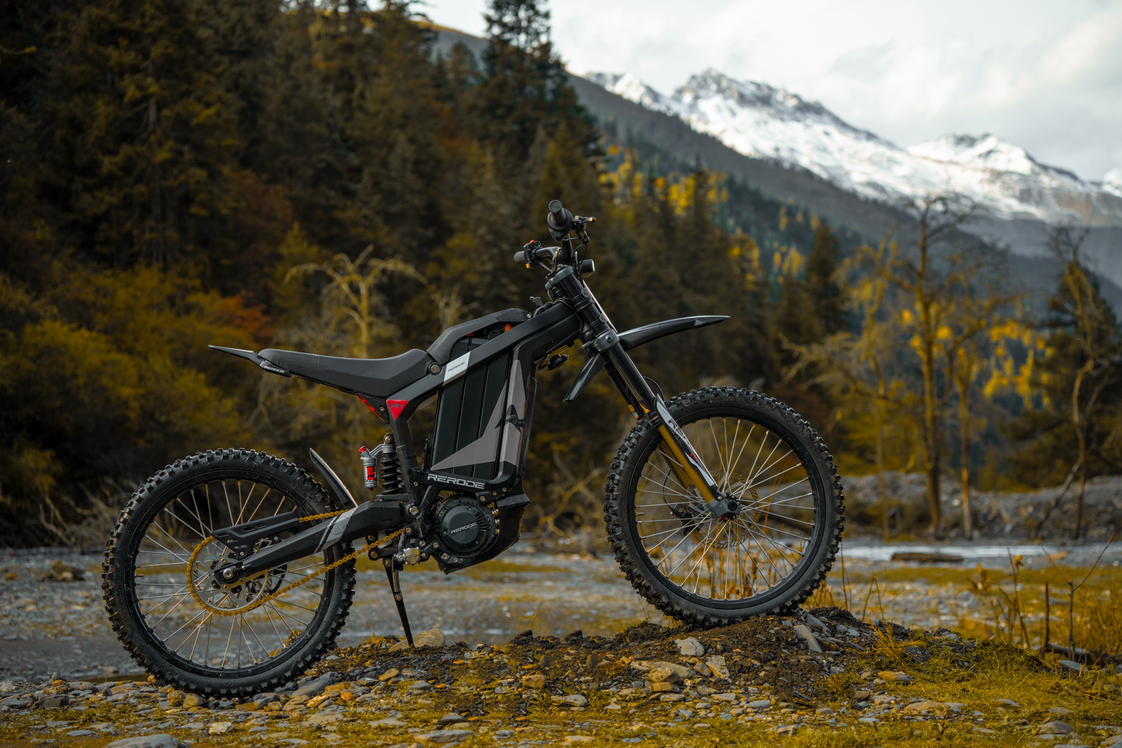 Мотоцикл R1 19" 72 B 2500 Вт 35 А*г літієва чорний - Зображення 4